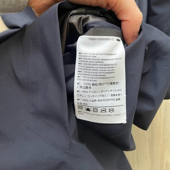 Arc’teryx Codetta Rain Shell Jacket (Navy) - Picture 7 of 10